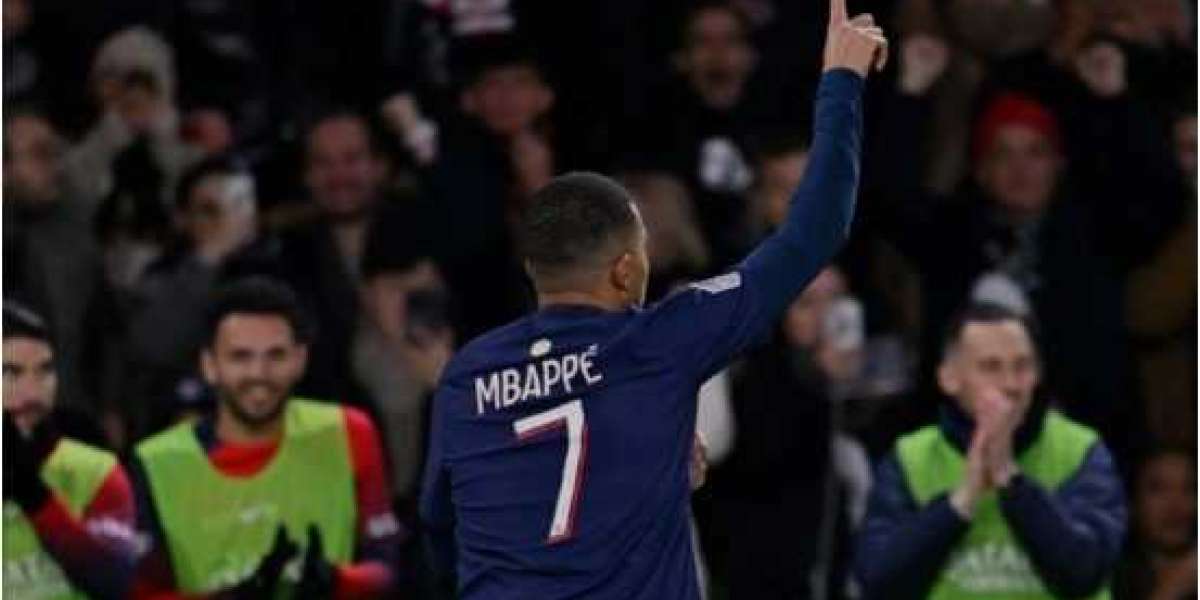 Mbappe faz o hat-trick do PSG e vence o Montpellier